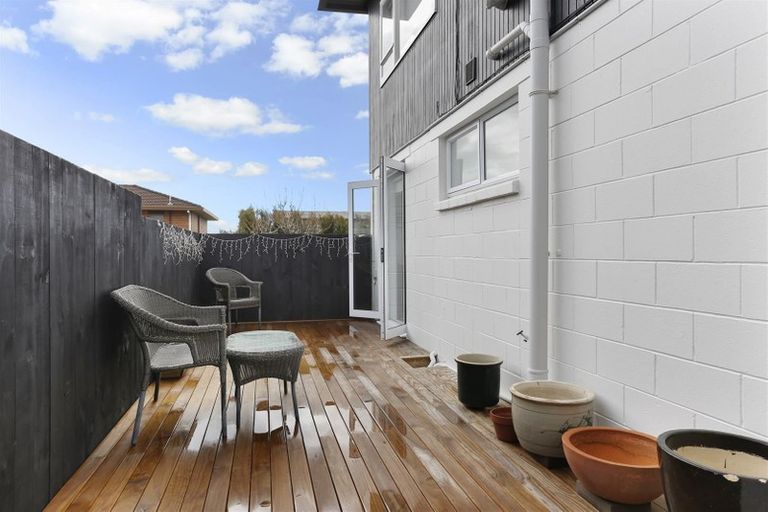 Photo of property in 2/29 Rangitoto Terrace, Milford, Auckland, 0620