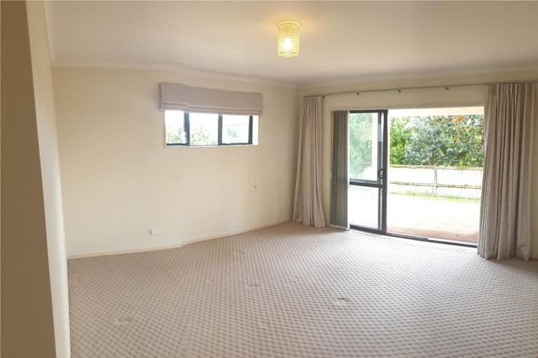 Photo of property in 24 Armstrong Farm Drive, East Tamaki Heights, Auckland, 2016