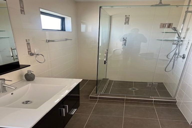 Photo of property in 35 Cityview Place, Massey, Auckland, 0614