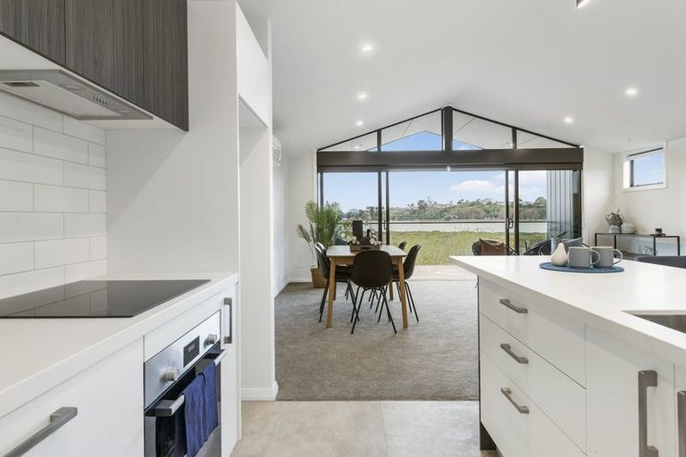 Photo of property in 1 Blenheim Place, Judea, 3110