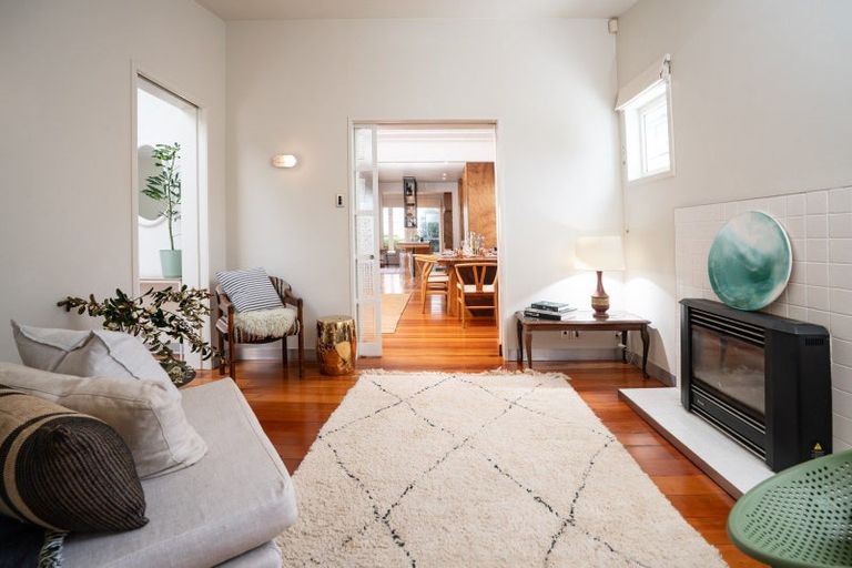 Photo of property in 69 Marine Parade, Seatoun, Wellington, 6022