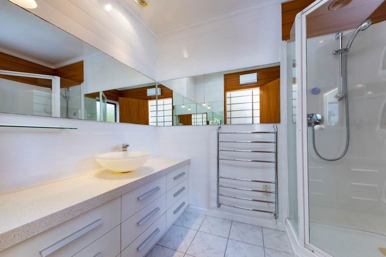 Photo of property in 237 Te Atatu Road, Te Atatu South, Auckland, 0610