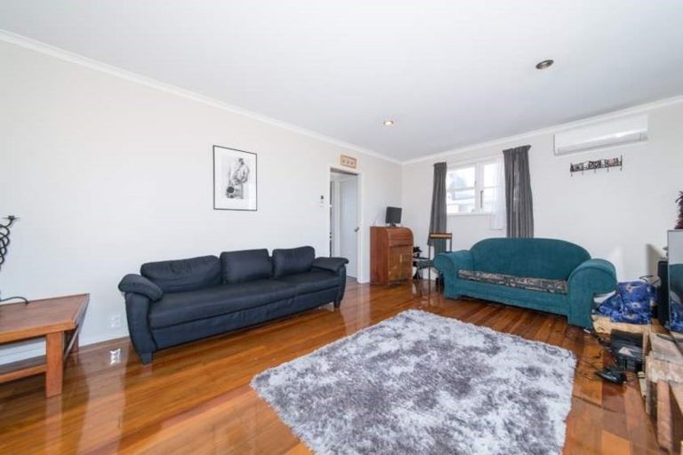 Photo of property in 719 Te Atatu Road, Te Atatu Peninsula, Auckland, 0610