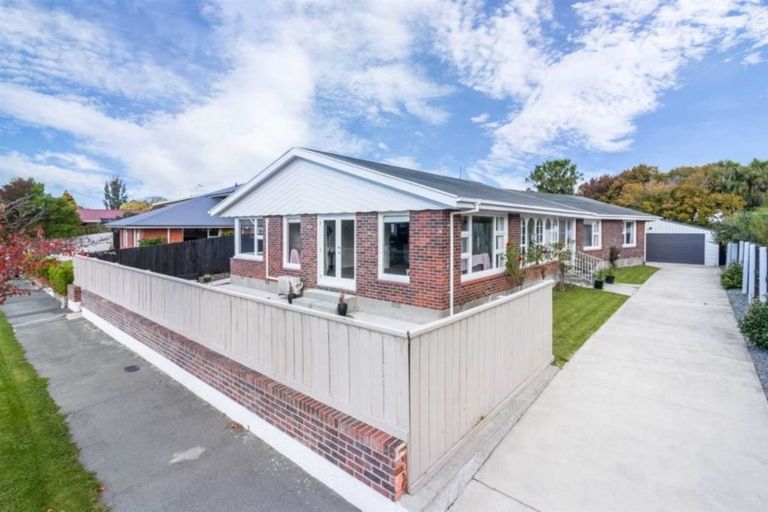 Photo of property in 15 Powell Crescent, Ilam, Christchurch, 8041