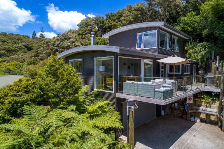 Photo of property in 18 Victoria Road South, Onetangi, Waiheke Island, 1081