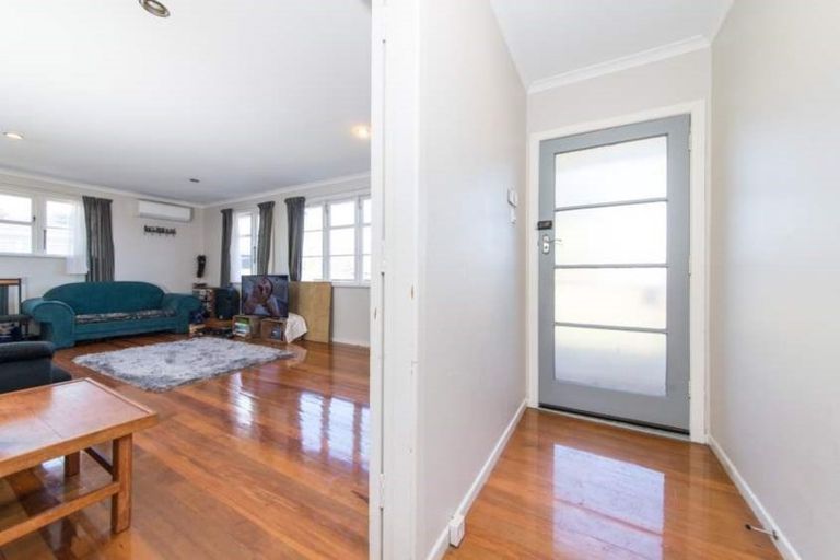 Photo of property in 719 Te Atatu Road, Te Atatu Peninsula, Auckland, 0610