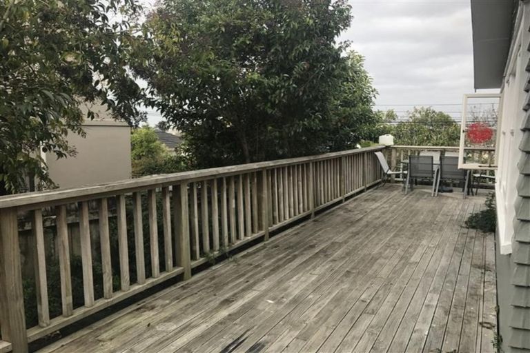 Photo of property in 1/23 Forrest Hill Road, Milford, Auckland, 0620