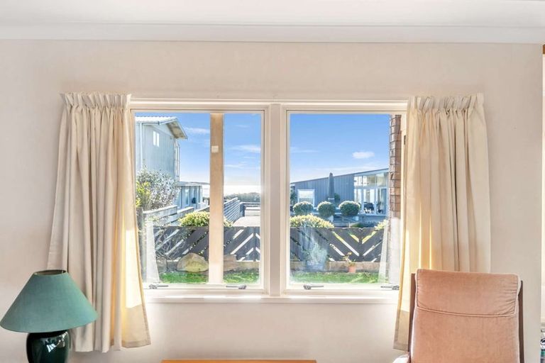 Photo of property in 1/186 Marine Parade, Mount Maunganui, 3116