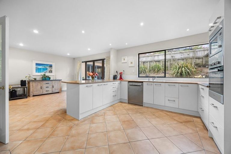 Photo of property in 51 Hogarth Rise, West Harbour, Auckland, 0618