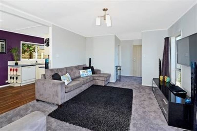 Photo of property in 1/14 Gillan Place, Bayview, Auckland, 0629