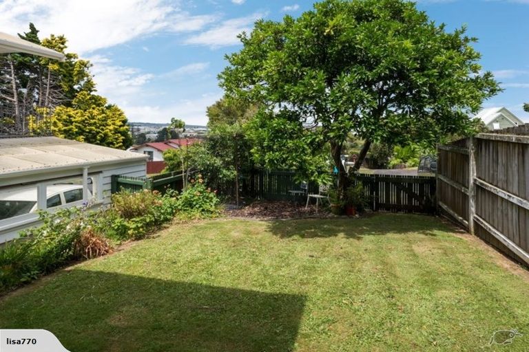 Photo of property in 15 Ellesmere Crescent, Pakuranga Heights, Auckland, 2010