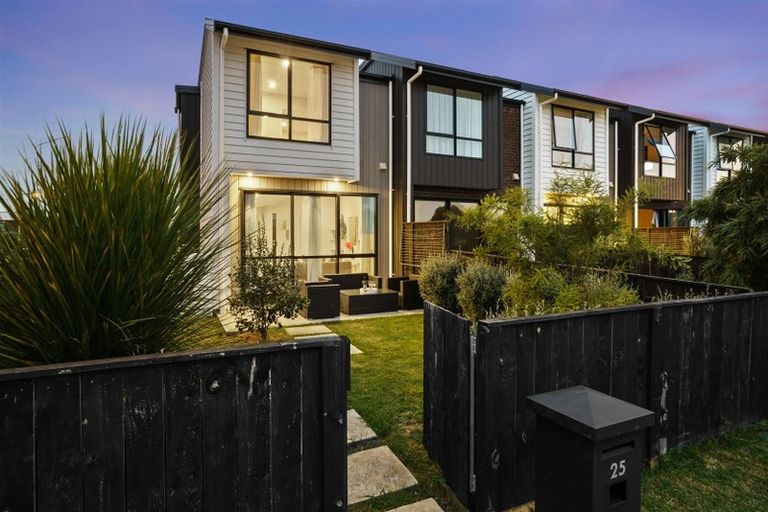 Photo of property in 25 Walsh Road, Papakura, 2110