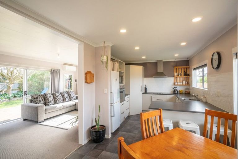 Photo of property in 10 Ashton Place, Highbury, Palmerston North, 4412