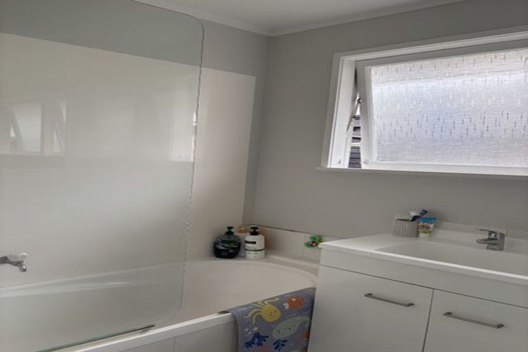 Photo of property in 1/10 Agincourt Street, Glenfield, Auckland, 0629