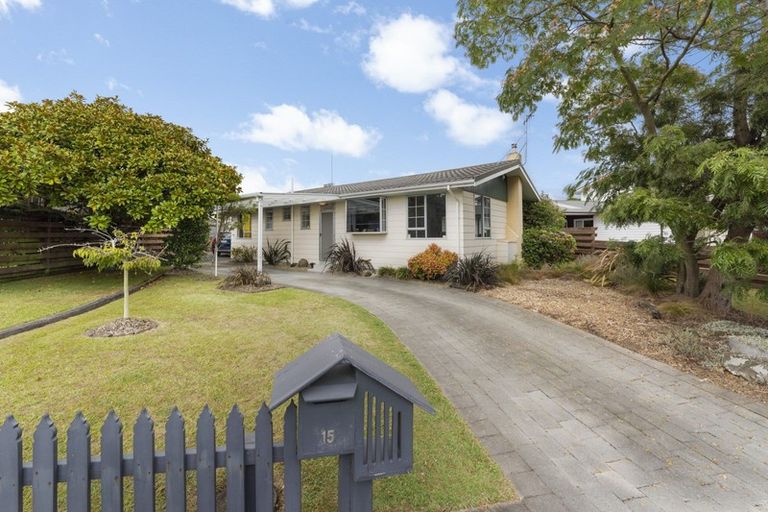 Photo of property in 15 Rennie Avenue, Milson, Palmerston North, 4414
