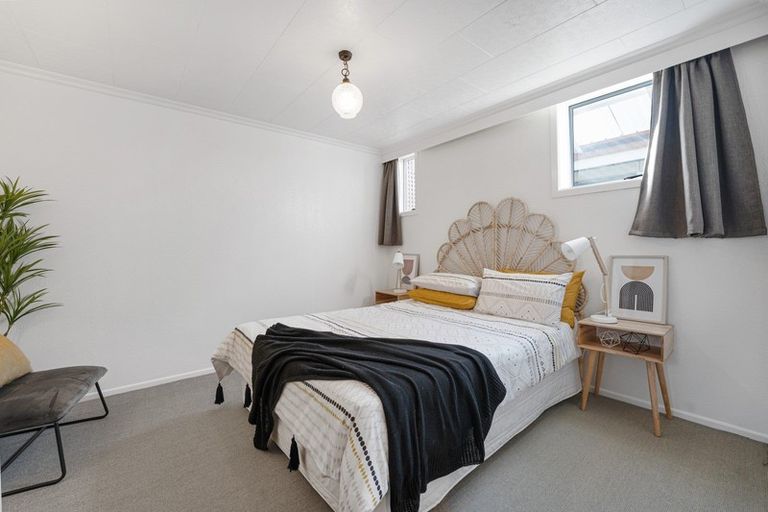 Photo of property in 2 Budleigh Street, Frankleigh Park, New Plymouth, 4310