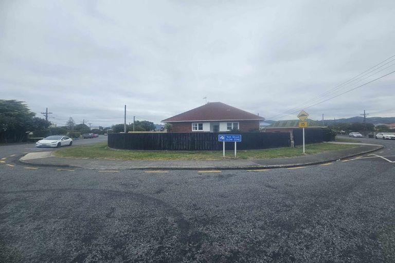 Photo of property in 31 Elizabeth Street, Moera, Lower Hutt, 5010