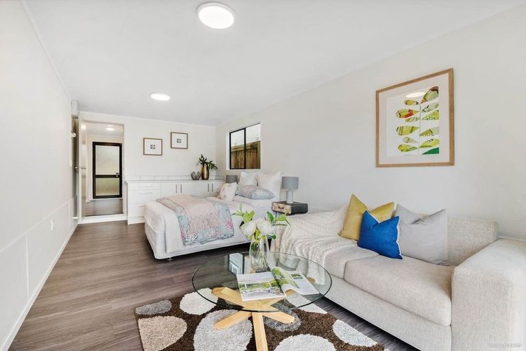 Photo of property in 2/523 Glenfield Road, Glenfield, Auckland, 0629