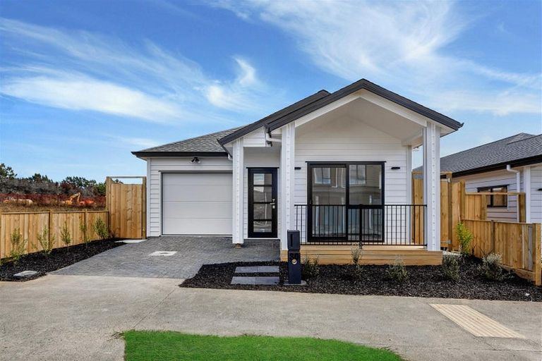 Photo of property in 14 Waimarie Drive, Karaka, 2578
