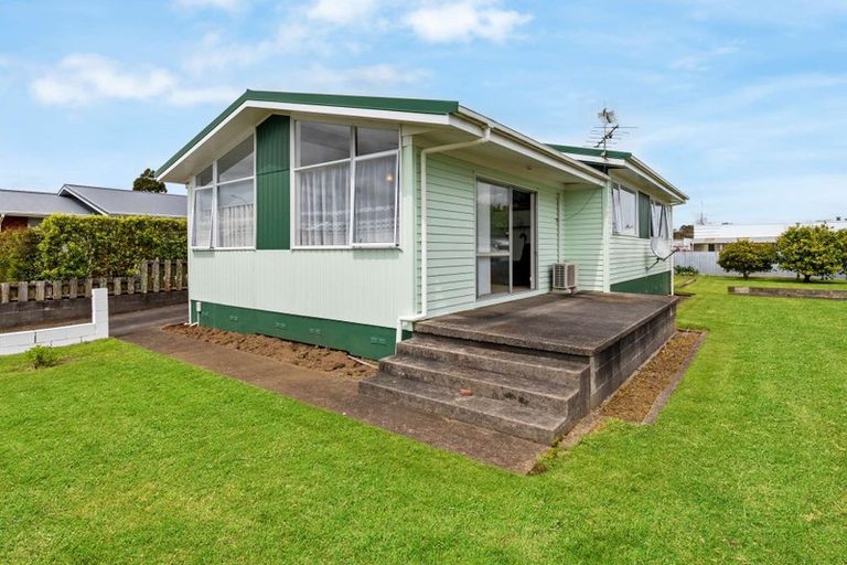 Photo of property in 32 Clifton Drive, Waitara, 4320