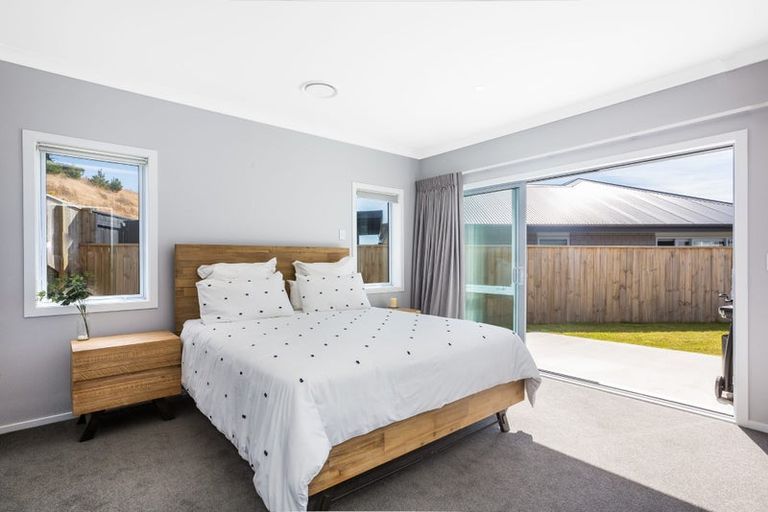 Photo of property in 65 Queen Charlotte Drive, Aotea, Porirua, 5024