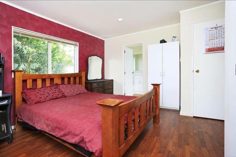 Photo of property in 2 Kelman Road, Kelston, Auckland, 0602