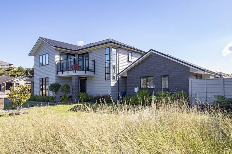 Photo of property in 1 Nikau Way, Riverhead, 0820