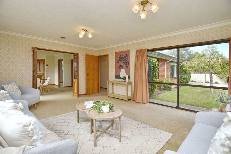 Photo of property in 154 Royal Park Drive, Parklands, Christchurch, 8083