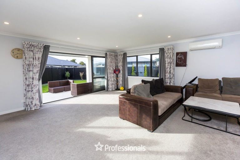 Photo of property in 10 Kerrigan Crescent, Wallaceville, Upper Hutt, 5018