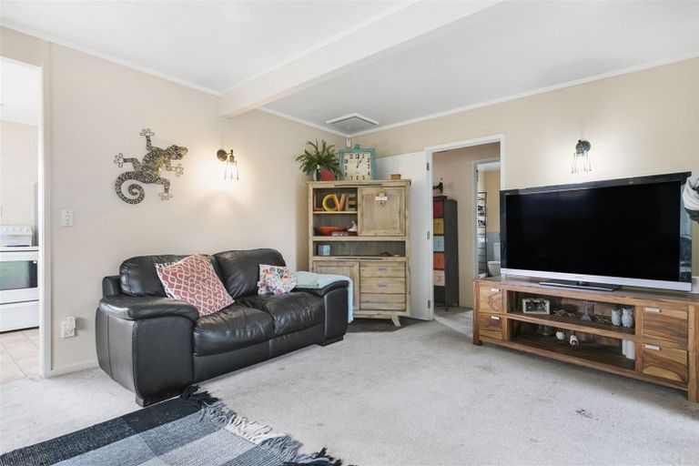 Photo of property in 1/2 Salem Place, Torbay, Auckland, 0630