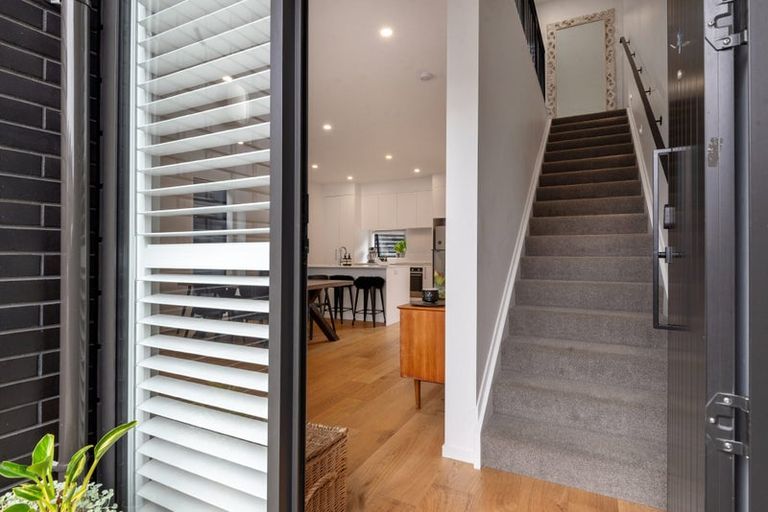 Photo of property in 10 Nga Tutu Place, Belmont, Auckland, 0622