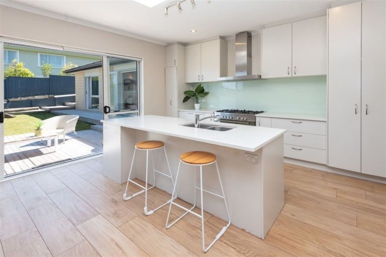 Photo of property in 8 Bilancia Place, Flat Bush, Auckland, 2016