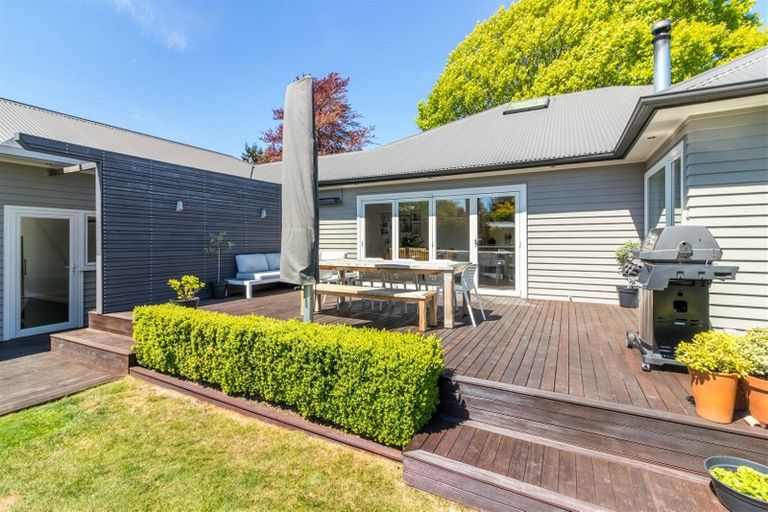 Photo of property in 36 Bryndwr Road, Fendalton, Christchurch, 8052