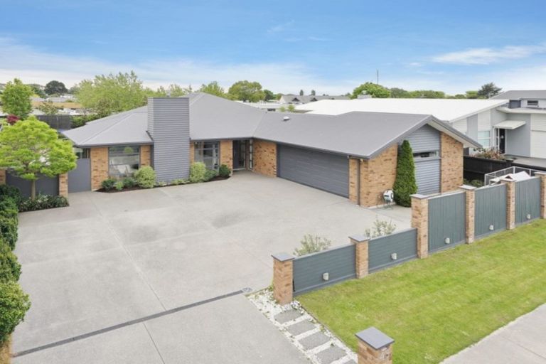 Photo of property in 43 Westpark Drive, Burnside, Christchurch, 8053
