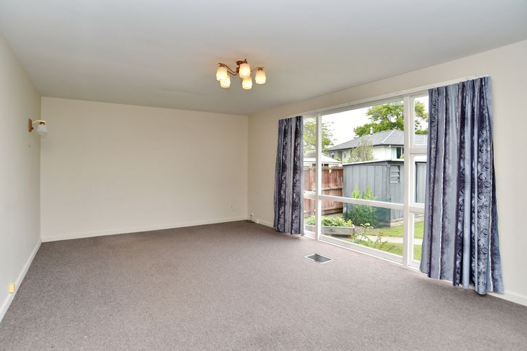 Photo of property in 25 Glenrowan Avenue, Avondale, Christchurch, 8061