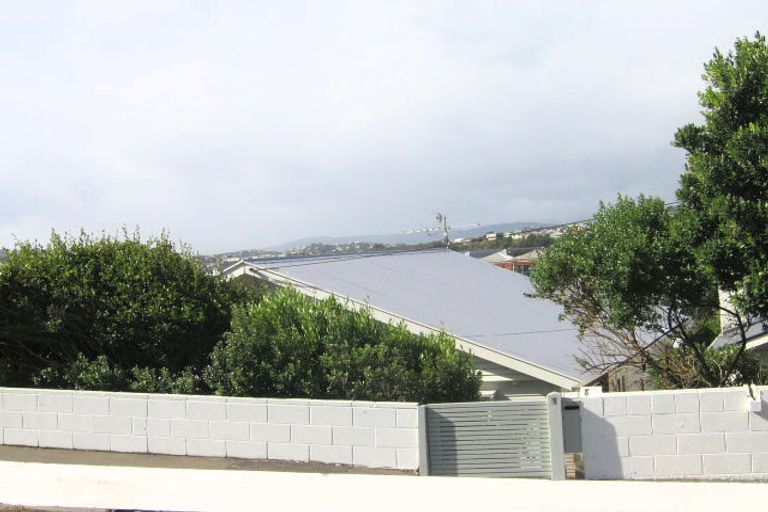 Photo of property in 1 Freyberg Street, Lyall Bay, Wellington, 6022