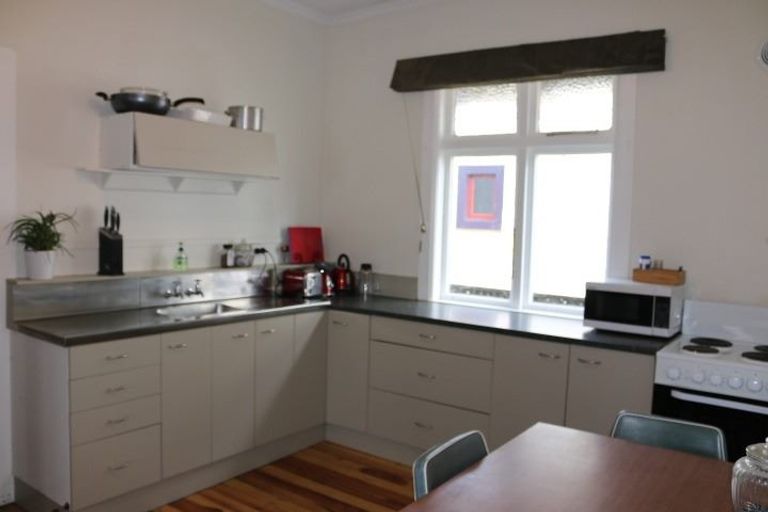 Photo of property in 12 Lyndhurst Street, Takaro, Palmerston North, 4412