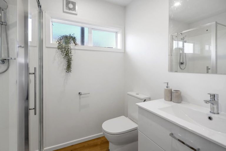 Photo of property in 21 Wainoni Road, Wainoni, Christchurch, 8061