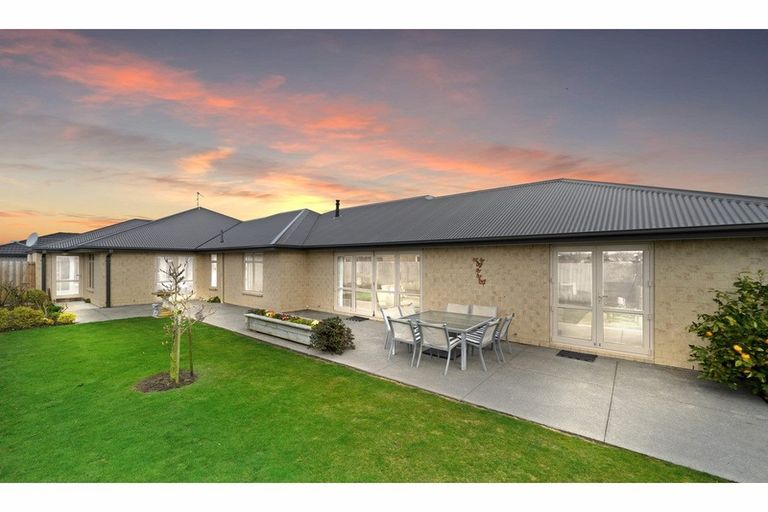 Photo of property in 1 Carradale Avenue, Broomfield, Christchurch, 8042