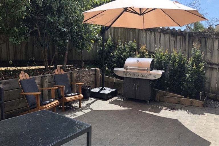 Photo of property in 3/27 Luplau Crescent, Cockle Bay, Auckland, 2014