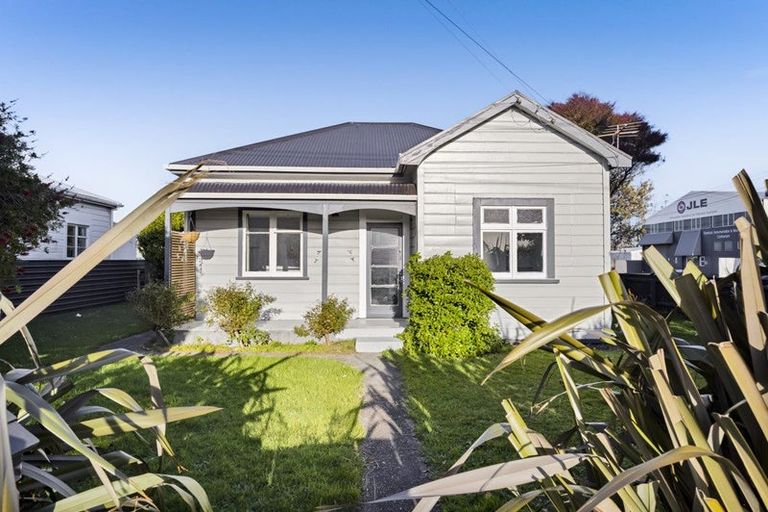 Photo of property in 2 Tawhiti Road, Hawera, 4610