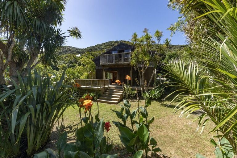 Photo of property in 126 Garden Road, Piha, New Lynn, 0772