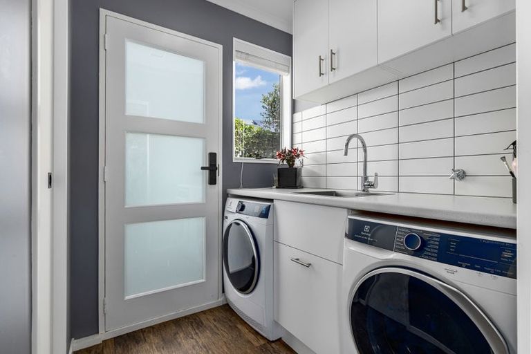 Photo of property in 4 Nuhaka Place, Paraparaumu Beach, Paraparaumu, 5032