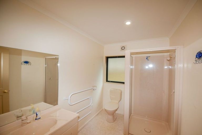 Photo of property in 27 Derry Hill, Churton Park, Wellington, 6037