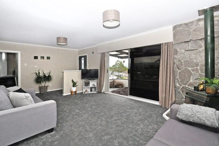 Photo of property in 28 Choice Avenue, Henderson, Auckland, 0612