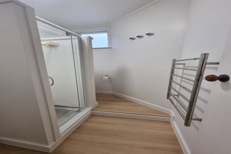 Photo of property in 104 Glenmore Street, Northland, Wellington, 6012