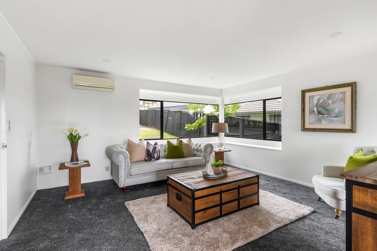 Photo of property in 1/62 Simmental Crescent, Somerville, Auckland, 2014