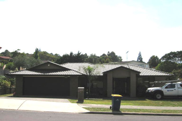 Photo of property in 27 Woodridge Avenue, Northcross, Auckland, 0630