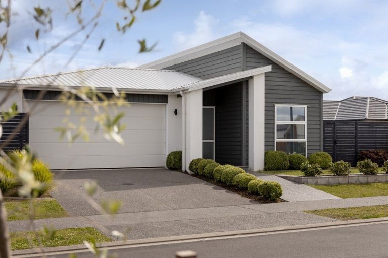 Photo of property in 24 Knightia Drive, Papamoa Beach, Papamoa, 3118