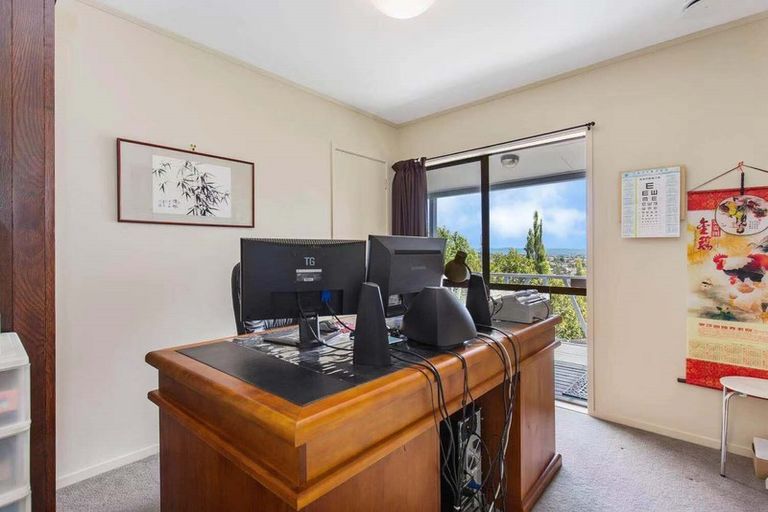 Photo of property in 8 Gillan Place, Bayview, Auckland, 0629